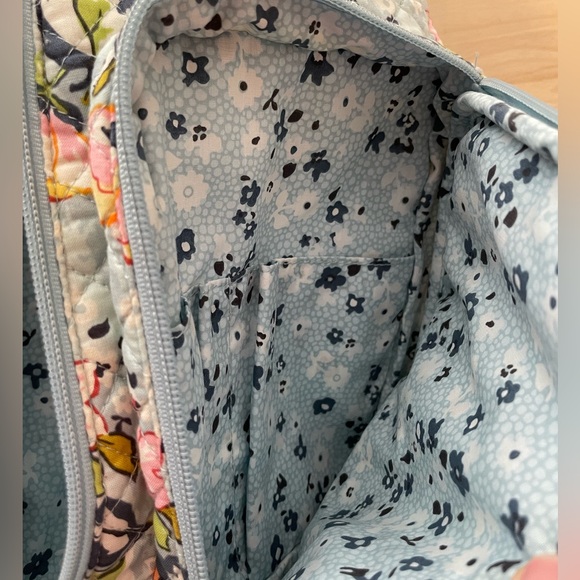 Vera Bradley Large Sling in Floating Gardens - Excellent Gently Used Condition! - Picture 5 of 11